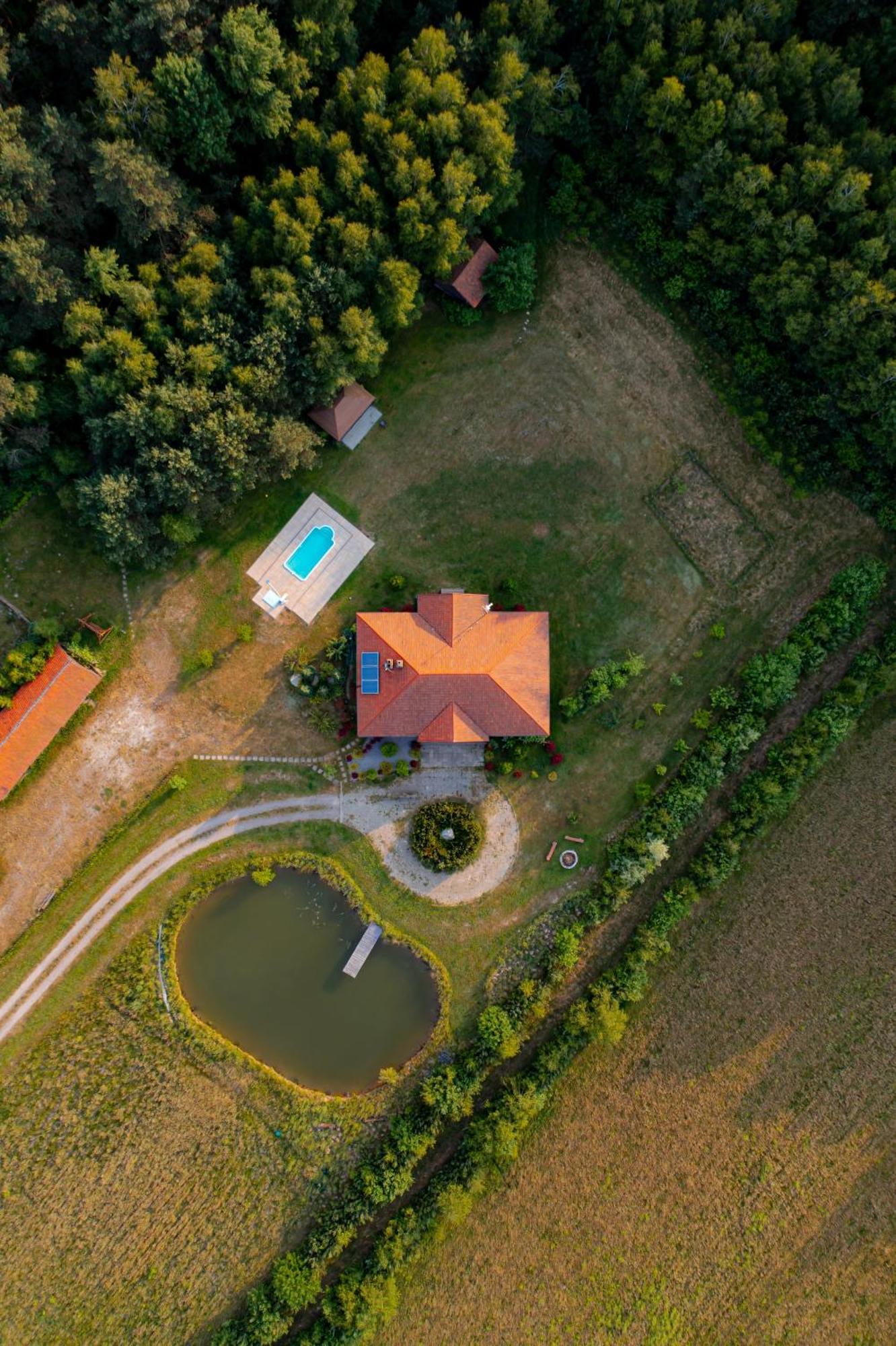 Dworek Ogrodniki: Rustic Retreat with Pool, Sauna, and Lakeside Charm Tuczna Exterior photo